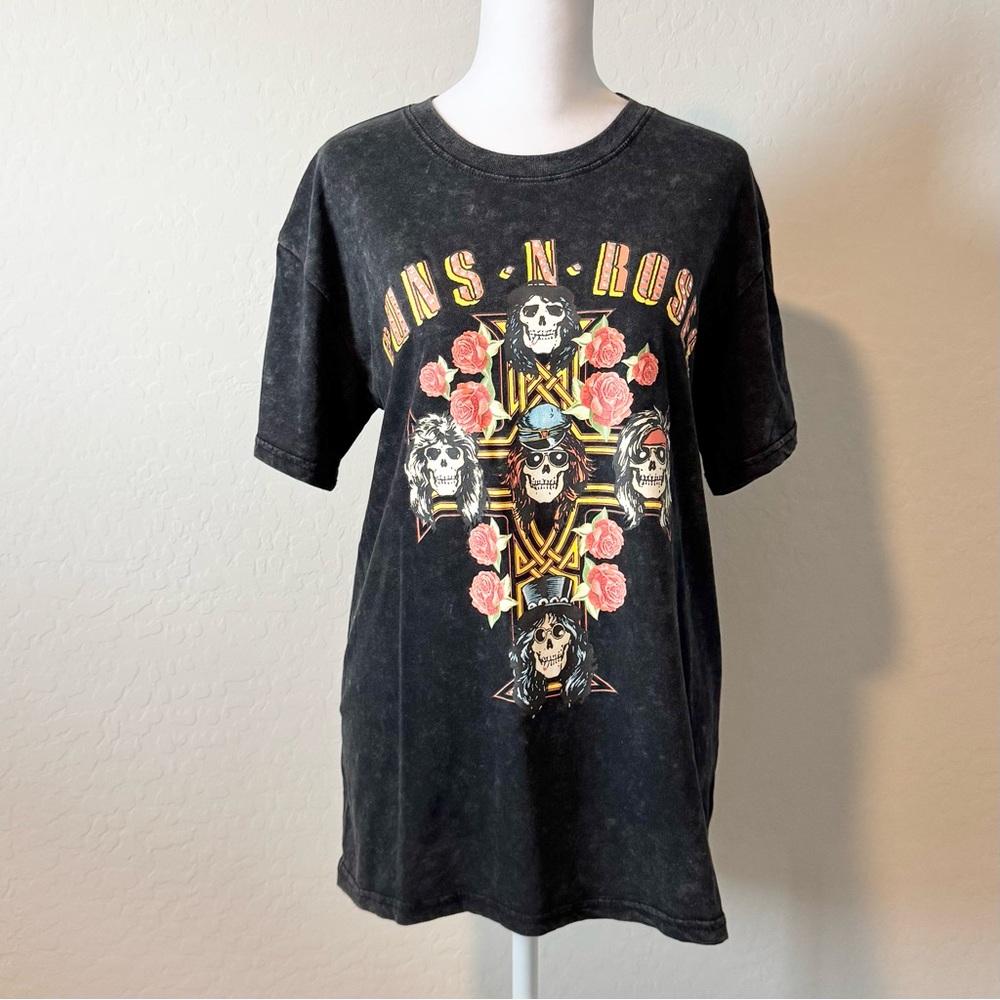 Freeze Black Guns N' Roses Graphic Tee with Pink Roses
